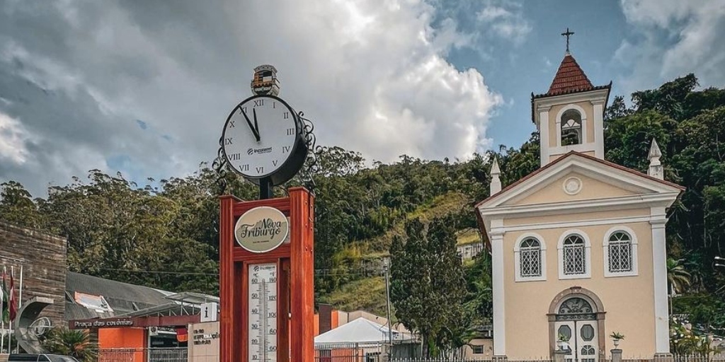 Praça do Suspiro ganha 1º relógio especial com termômetro; veja onde ficarão os outros seis
