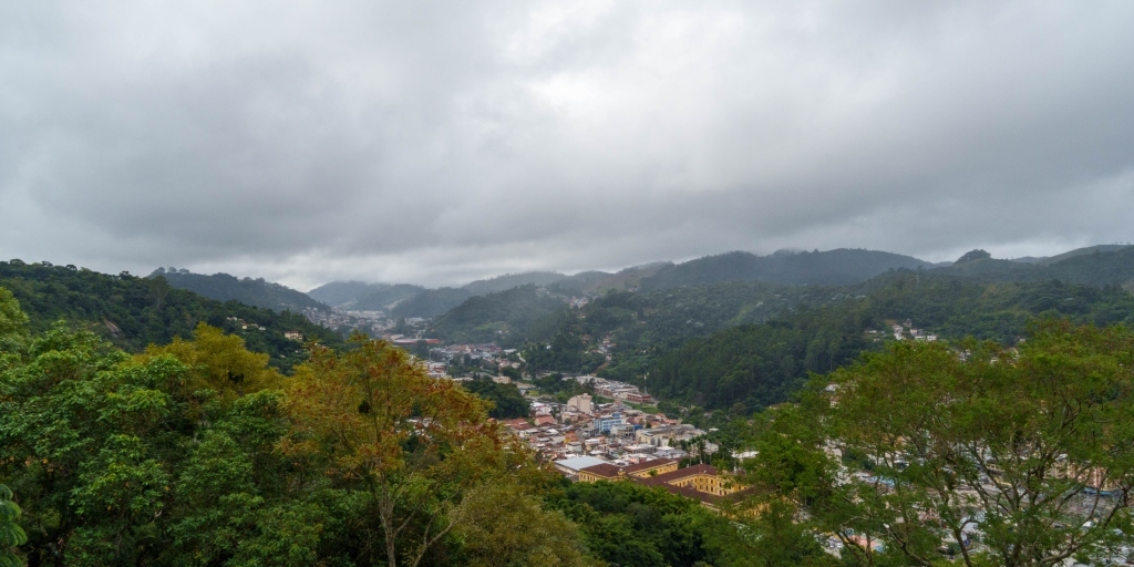 Céu encoberto na tarde desta terça-feira, 27, em Nova Friburgo