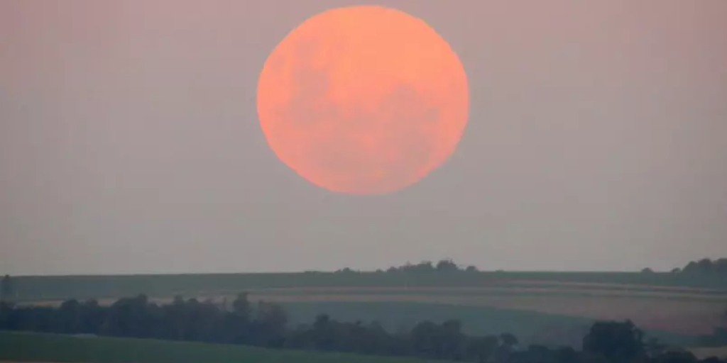 Superlua rosa: frente fria atrapalha observação do fenômeno em grande parte do Brasil