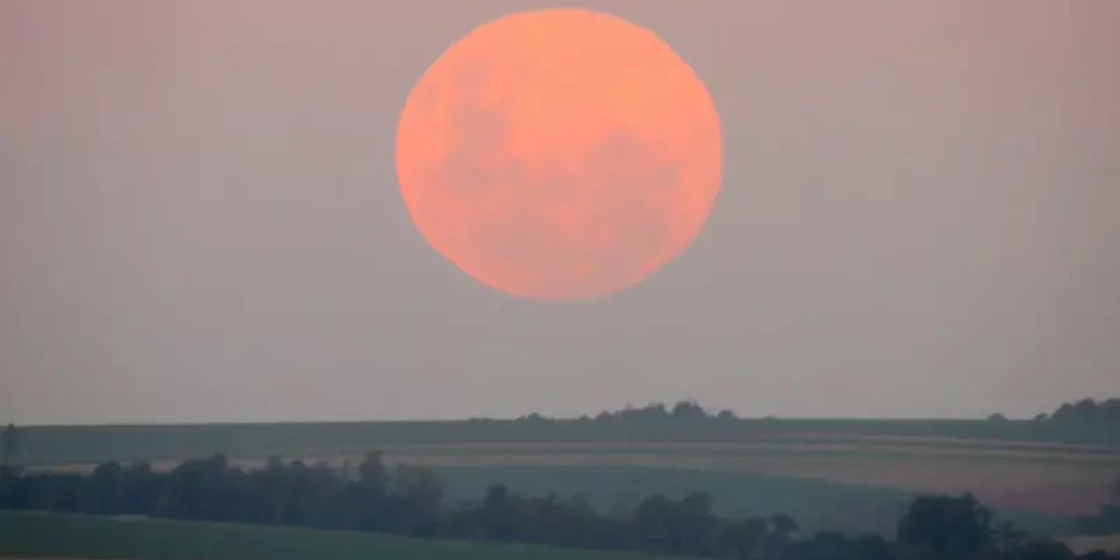 Superlua rosa: frente fria atrapalha observação do fenômeno em grande parte do Brasil 