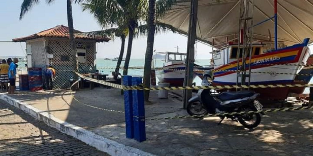 Píer na praia da Armação foi interditado pela Defesa Civil de Búzios