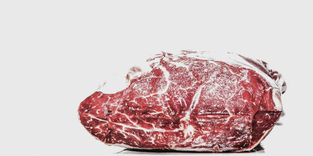 A carne é fraca, a doença, não: estudo revela que vegetarianos têm mais chances contra o câncer