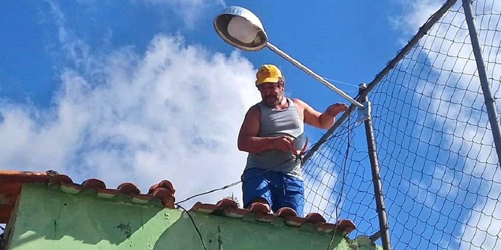 Moradores de loteamento em Nova Friburgo se unem e botam a mão na massa