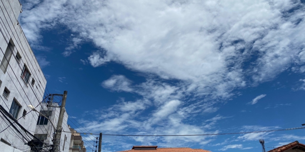 Céu amanheceu com bastante nuvens em Cabo Frio nesta segunda