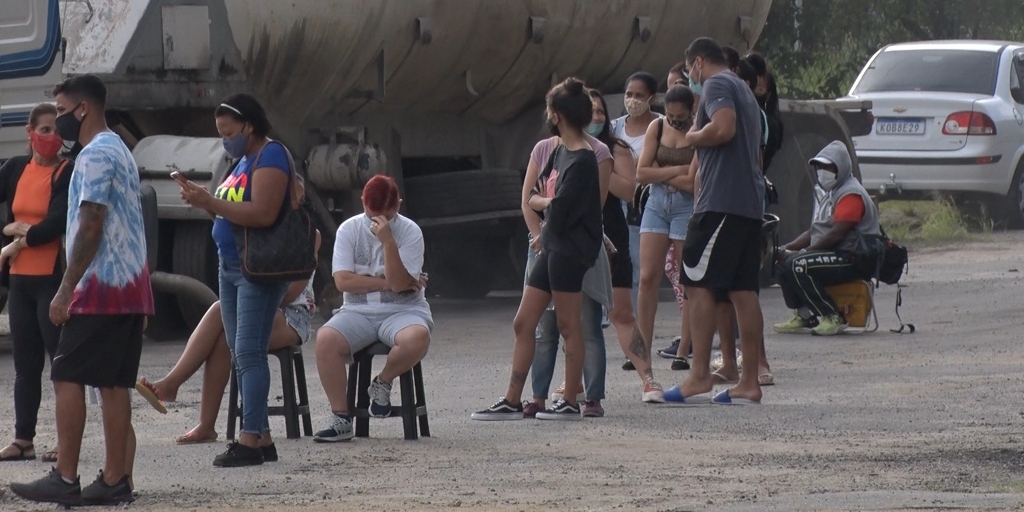 Cansaço, calor e muita espera para fazer testagem em Friburgo