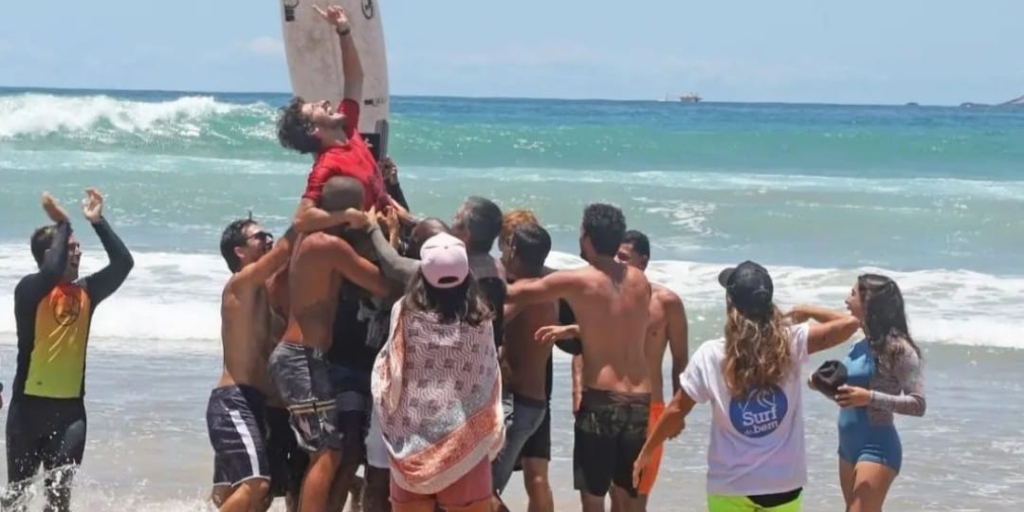 Vitória em casa: Theo Fresia é campeão estadual de surfe em Búzios