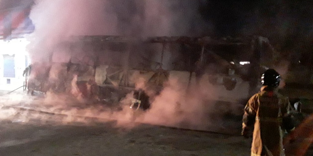 Após morte de traficante, lixeira e ônibus são incendiados em Teresópolis